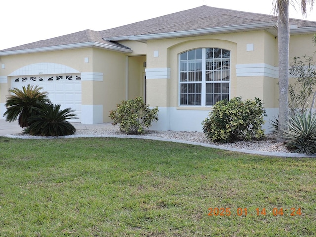 view of front facade featuring a front yard and a garage