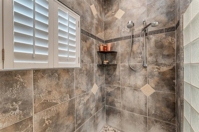 details featuring a tile shower