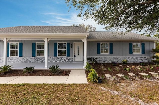 ranch-style home featuring a porch