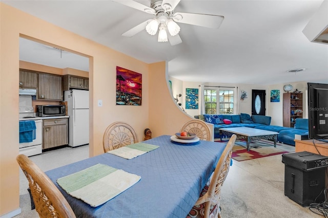 dining room with ceiling fan