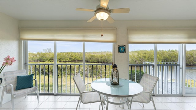 sunroom featuring ceiling fan