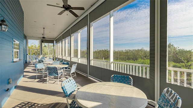 sunroom / solarium featuring ceiling fan