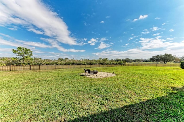 view of yard featuring a rural view