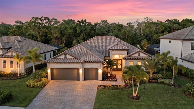 view of front of house featuring a lawn and a garage