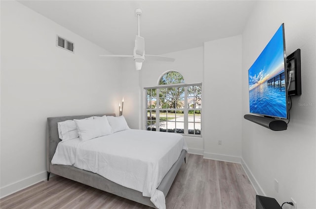 bedroom featuring light hardwood / wood-style floors and ceiling fan