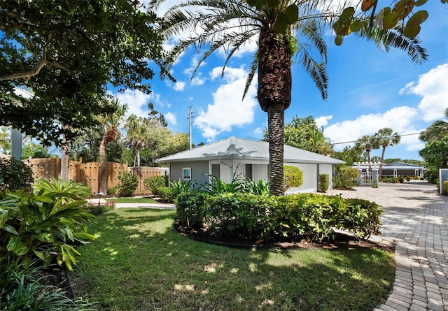 view of front of house with a front lawn