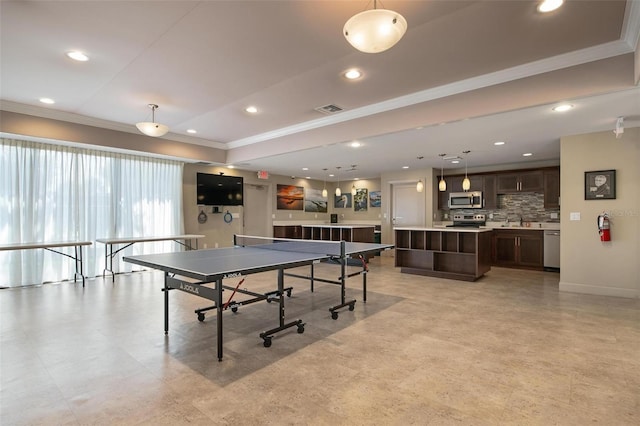 rec room with sink and ornamental molding