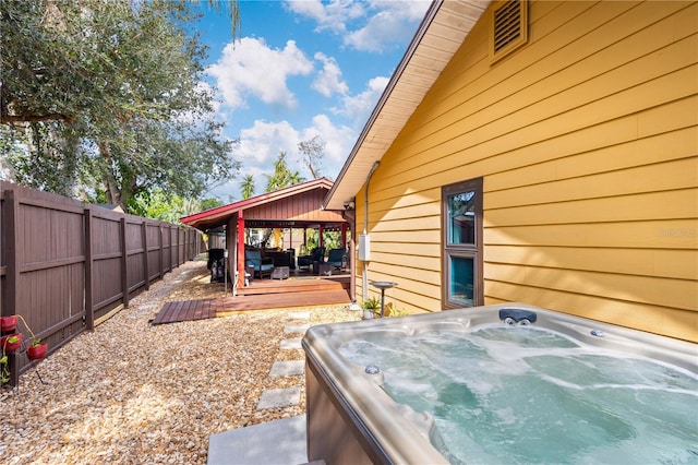 view of yard with a hot tub