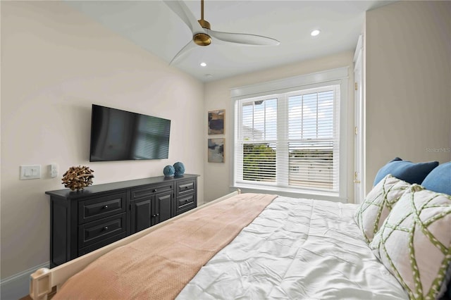 bedroom with ceiling fan