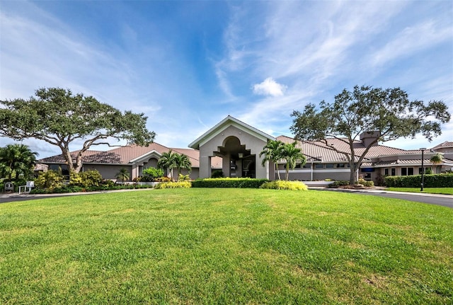 view of front of property with a front yard