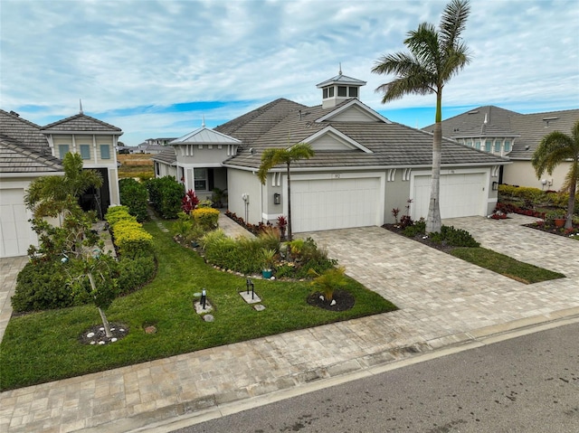 view of front of home featuring a front yard and a garage