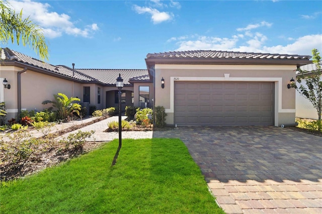 view of front of home featuring a front yard and a garage