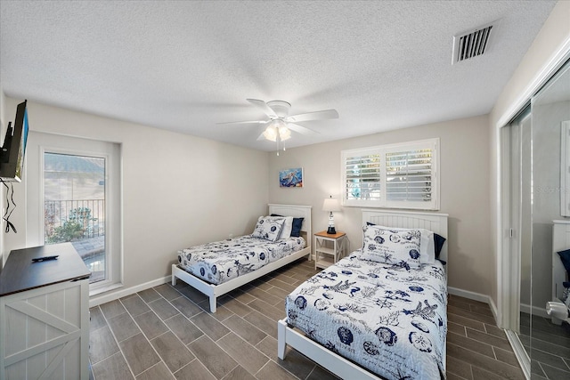 1123 Crescent St Unit 1123/1125, Sarasota, FL 34242 - bedroom with wood tiled floors, baseboards, a textured ceiling, ceiling fan, and a closet