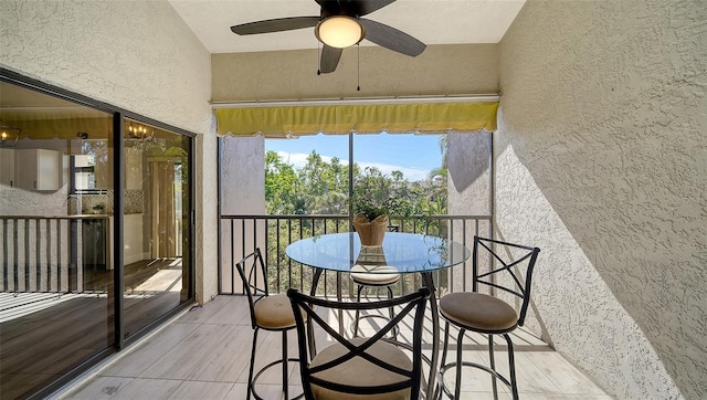 sunroom featuring ceiling fan