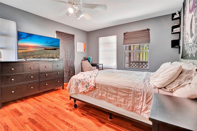 bedroom featuring light hardwood / wood-style floors and ceiling fan