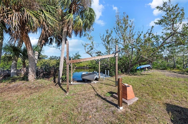 view of yard featuring a water view