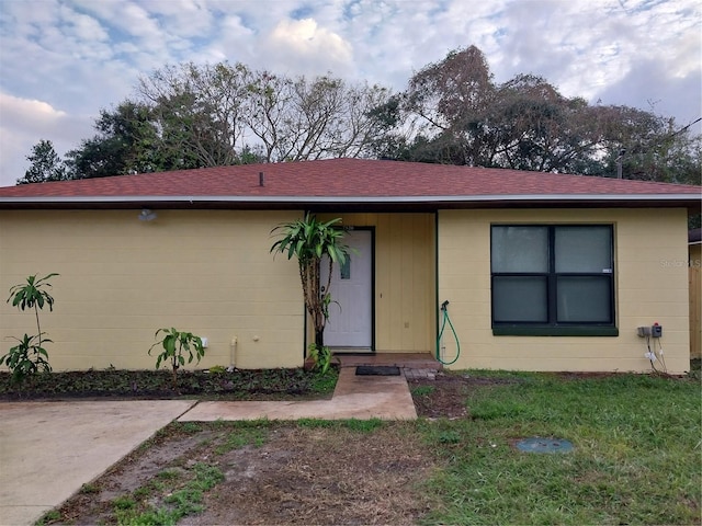 ranch-style house with a front lawn