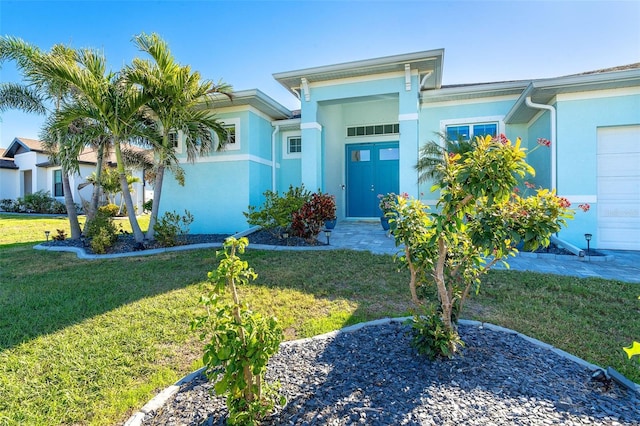 view of front of property with a front lawn