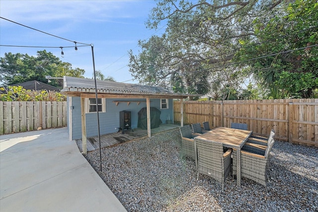 view of yard featuring a patio