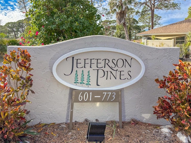 view of community / neighborhood sign