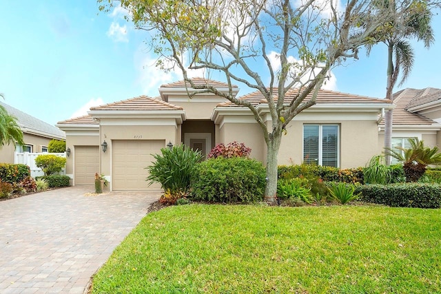 view of front of house featuring a front yard and a garage