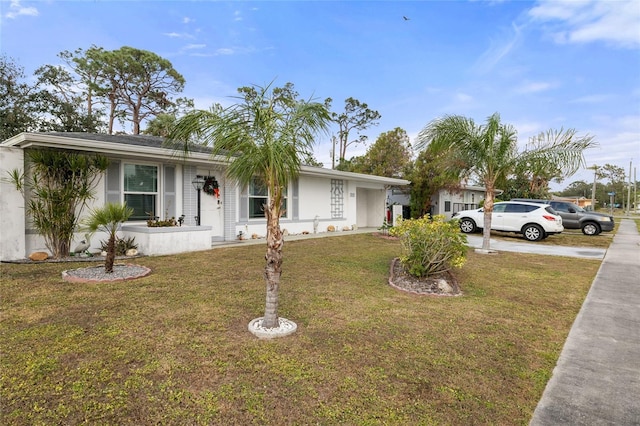 view of front facade with a front yard