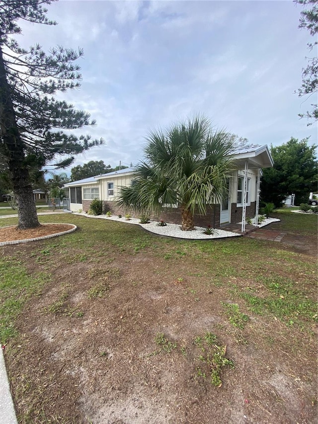 view of front of house featuring a front yard