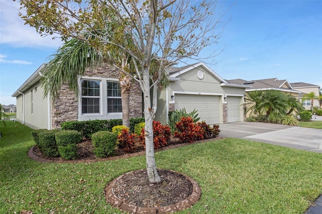 view of front of property featuring a front yard and a garage