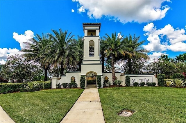 view of front of house with a front yard