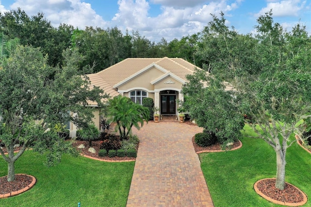 view of front of house featuring a front yard