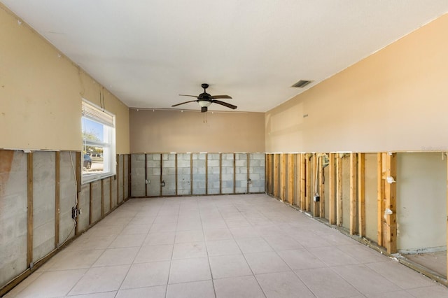 empty room featuring ceiling fan