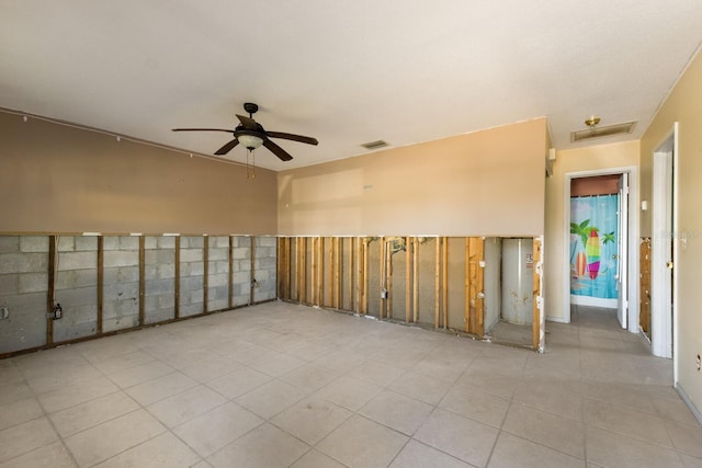 empty room with ceiling fan