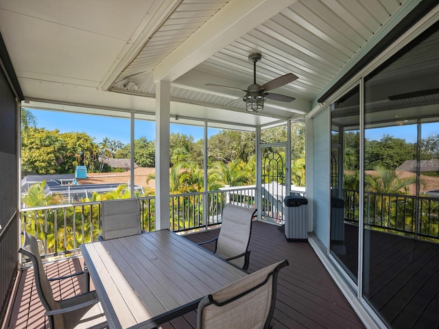 sunroom with ceiling fan