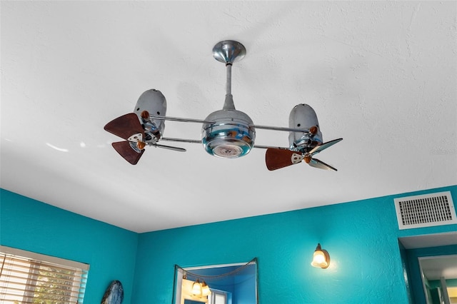 room details with ceiling fan