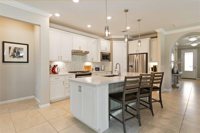 kitchen featuring sink, hanging light fixtures, a center island with sink, white cabinets, and appliances with stainless steel finishes