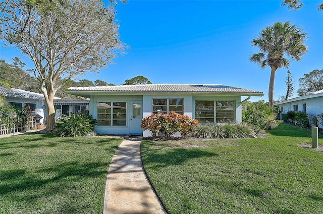 view of front facade with a front yard