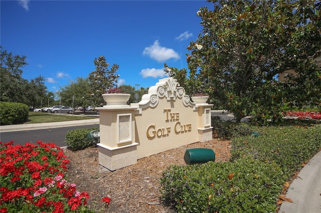 view of community / neighborhood sign