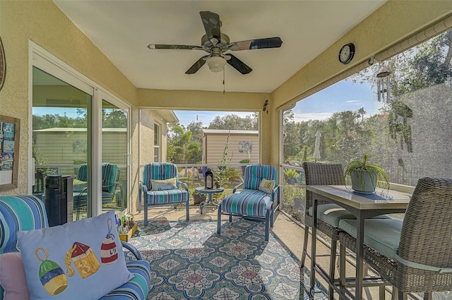 sunroom with ceiling fan