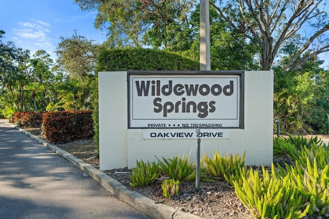 view of community / neighborhood sign