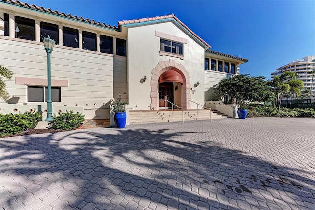 view of mediterranean / spanish-style house