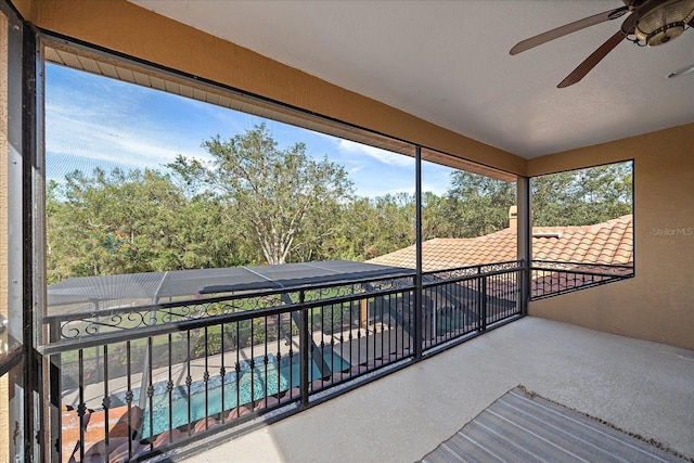 sunroom featuring ceiling fan