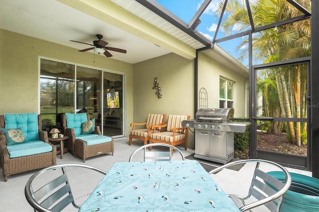 sunroom with ceiling fan