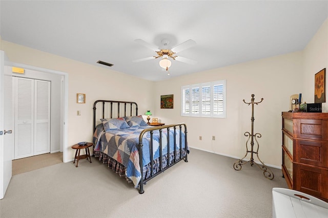 bedroom with ceiling fan, carpet floors, and a closet