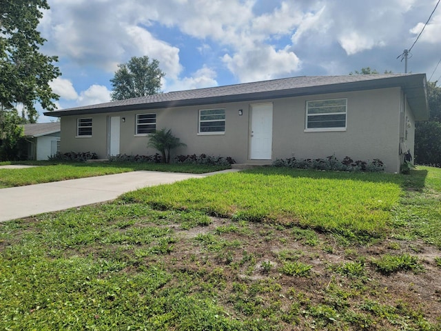 single story home with a front yard