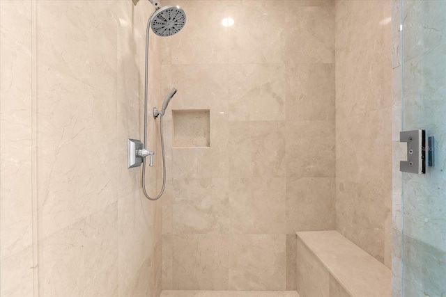 bathroom featuring a tile shower