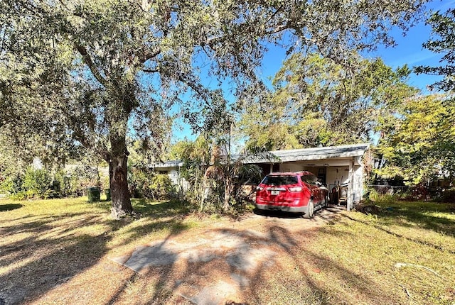 view of front of property with a front yard