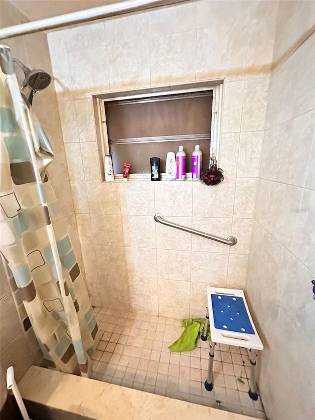 bathroom with curtained shower