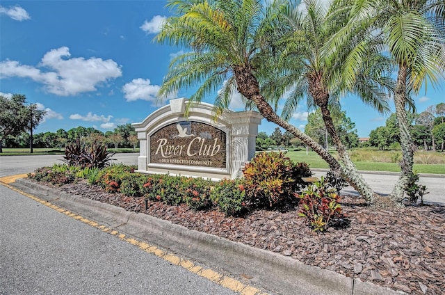 view of community / neighborhood sign