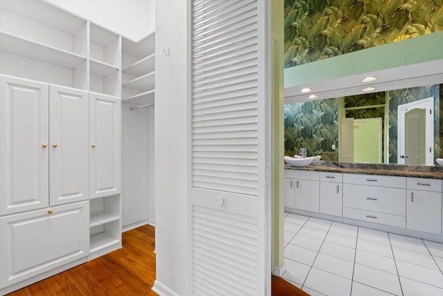 walk in closet with light wood-type flooring