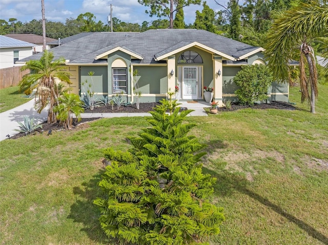 ranch-style home featuring a front lawn